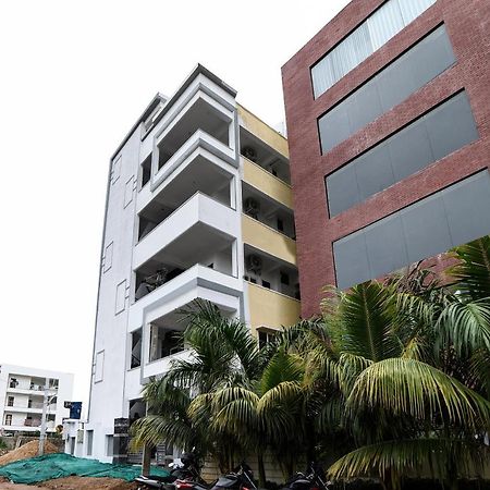 Oyo 16606 Iconic Living Hotel Hyderabad Exterior photo