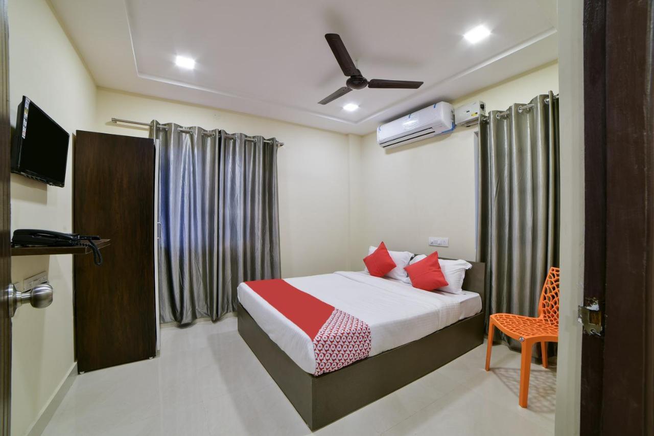 Oyo 16606 Iconic Living Hotel Hyderabad Exterior photo
