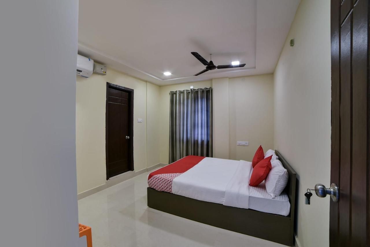 Oyo 16606 Iconic Living Hotel Hyderabad Exterior photo