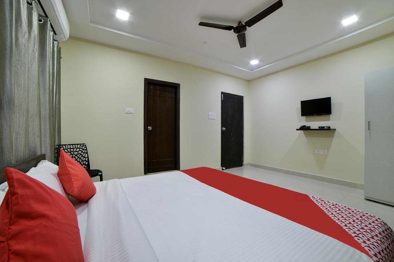 Oyo 16606 Iconic Living Hotel Hyderabad Exterior photo