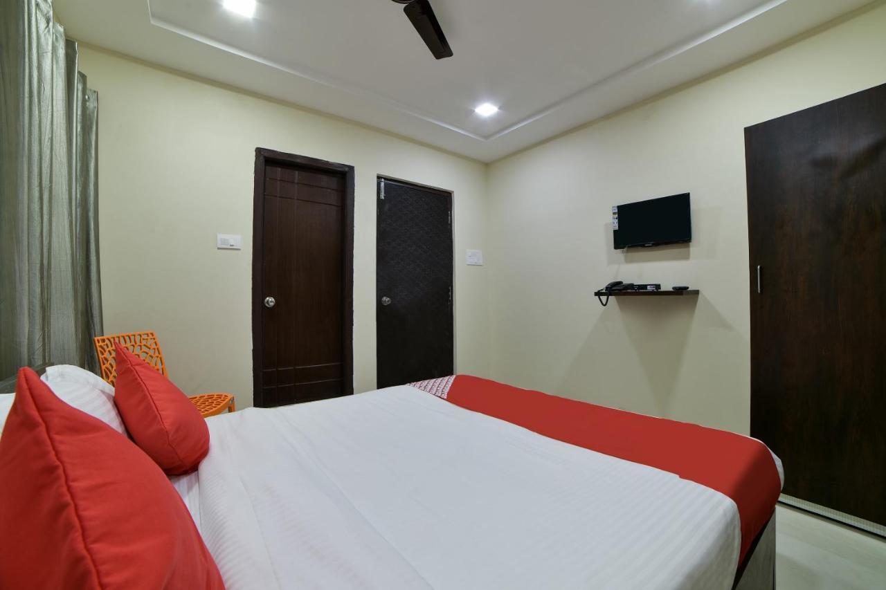 Oyo 16606 Iconic Living Hotel Hyderabad Exterior photo