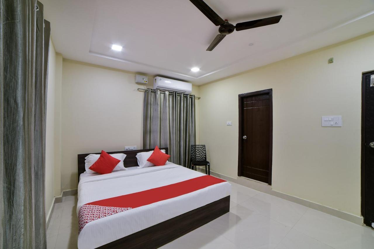 Oyo 16606 Iconic Living Hotel Hyderabad Exterior photo