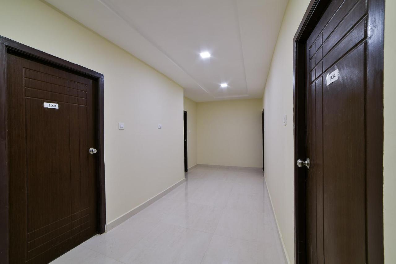 Oyo 16606 Iconic Living Hotel Hyderabad Exterior photo