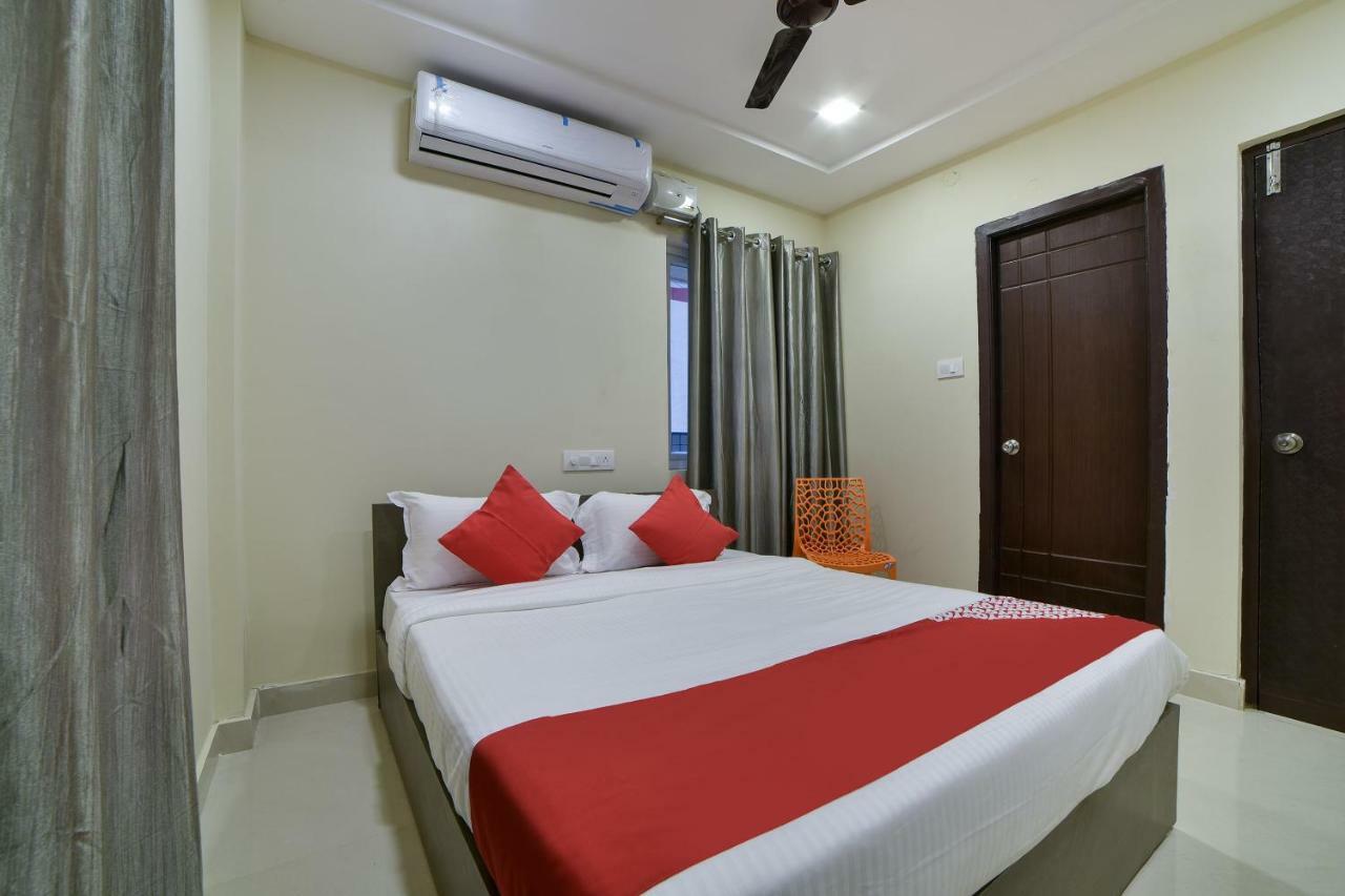 Oyo 16606 Iconic Living Hotel Hyderabad Exterior photo