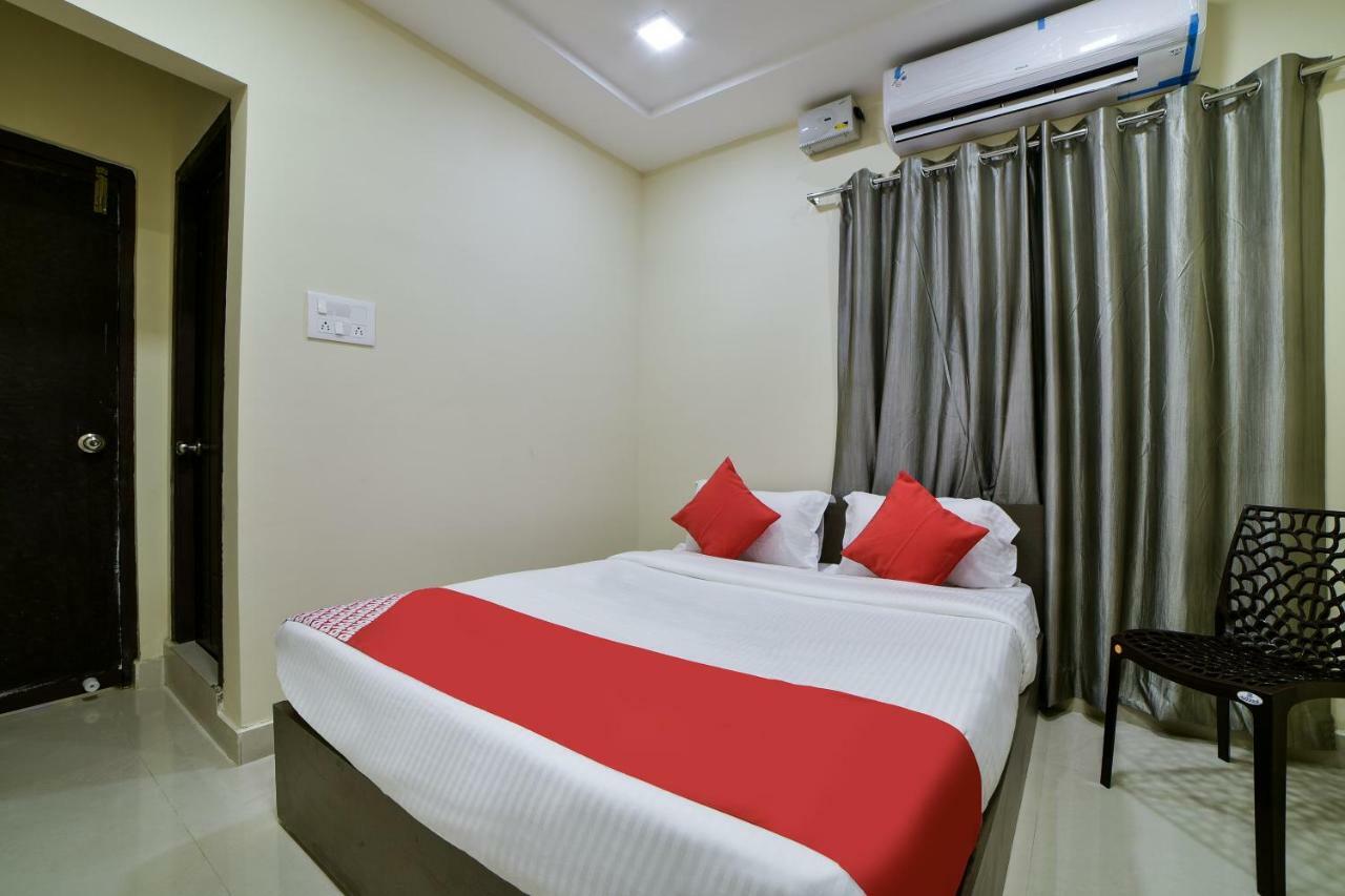 Oyo 16606 Iconic Living Hotel Hyderabad Exterior photo